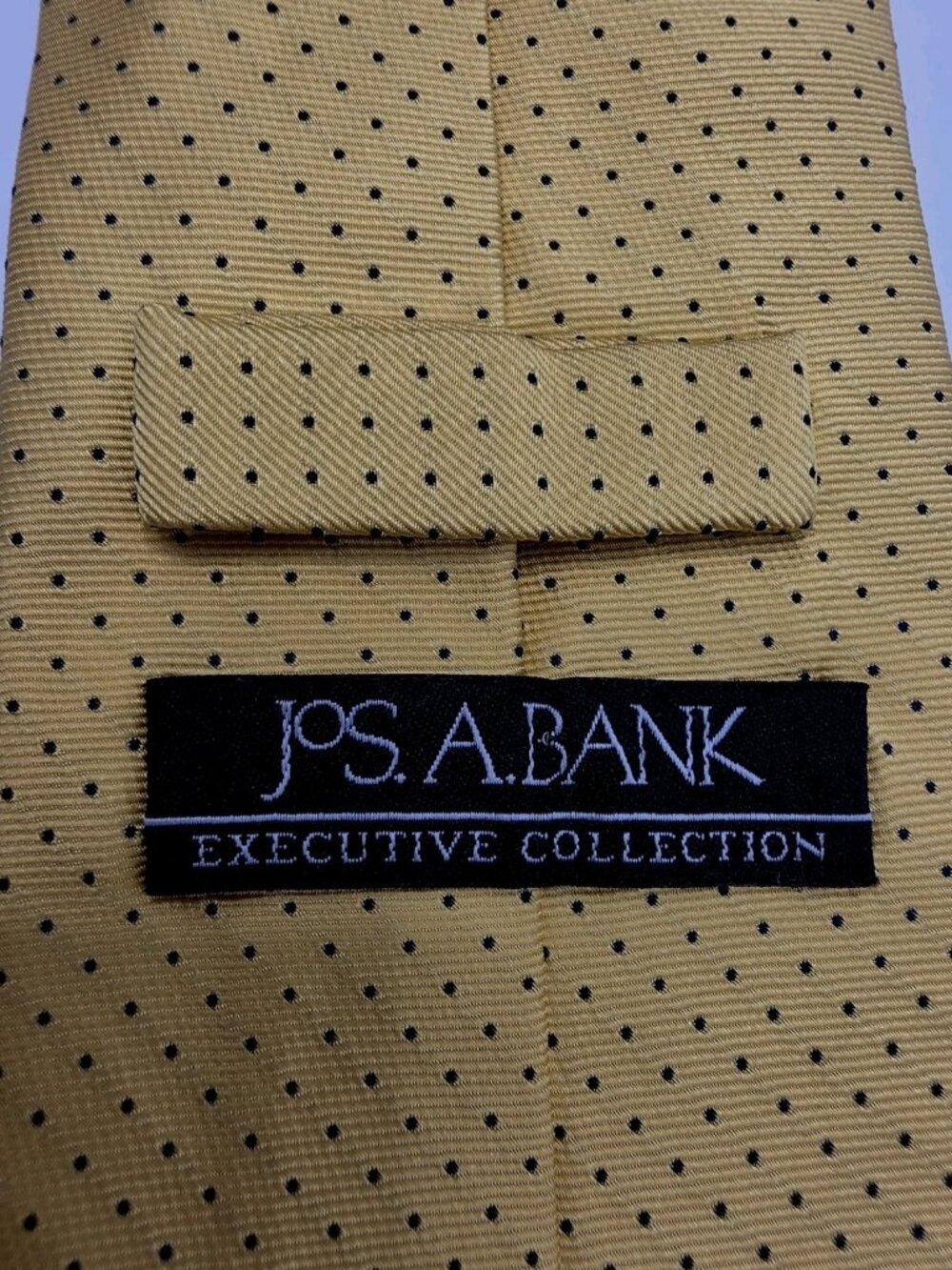 Jos A Bank Signature Collection 100% Silk Tie Yellow & Navy Blue dots